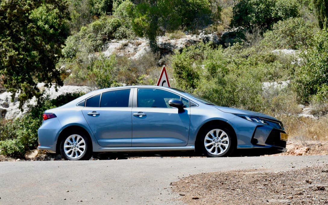 1648550-טויוטה קורולה 1.5 ל - 9.jpeg