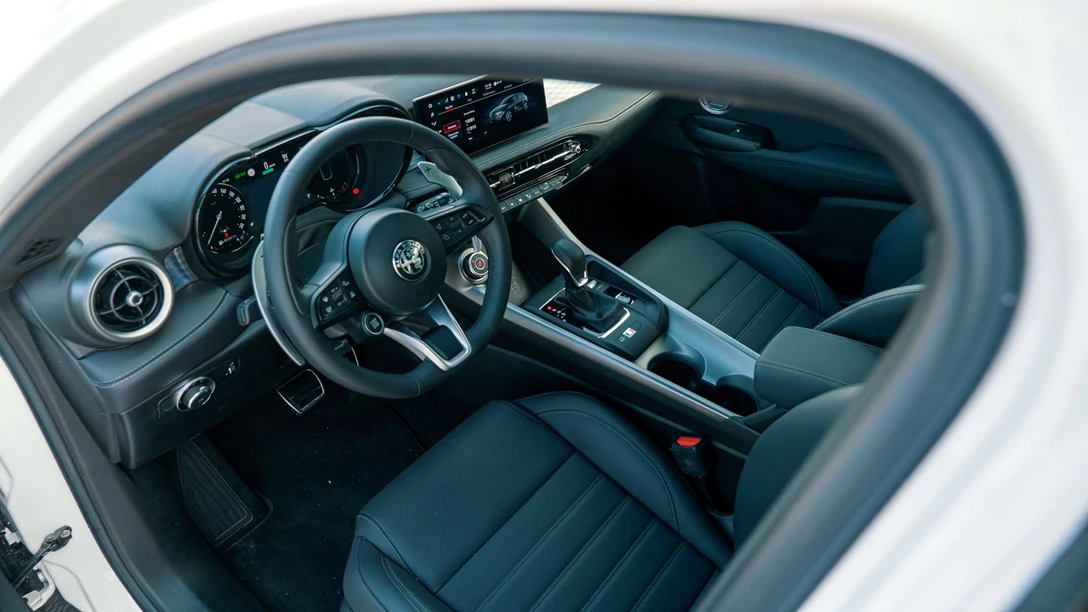 1676524-Alfa Romeo Tonale 2023.00_56_31_17.Still050 copy.jpg