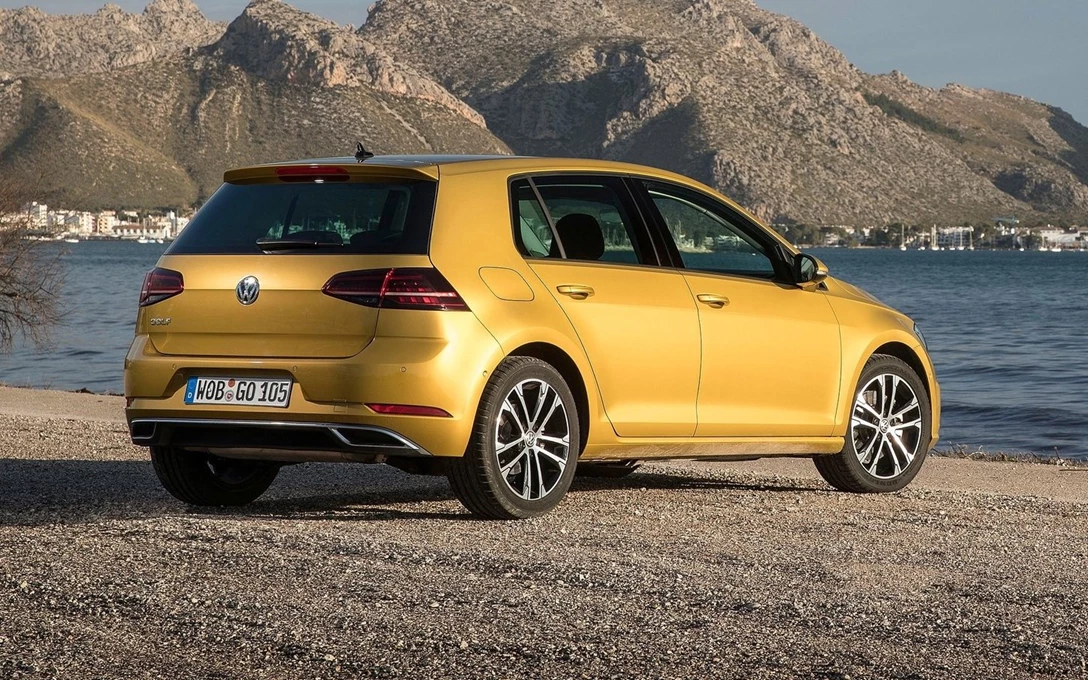 1698349-Volkswagen-Golf-2017-1600-23.jpg