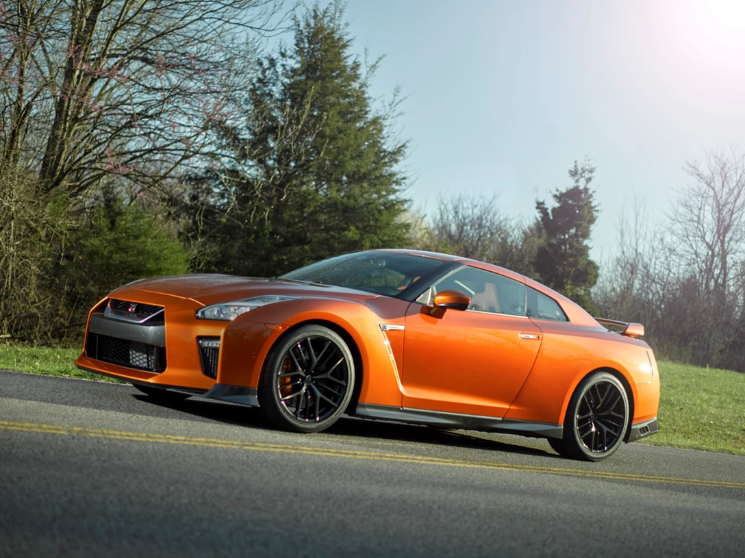 1582624-2017_nissan_gtr_15.jpg