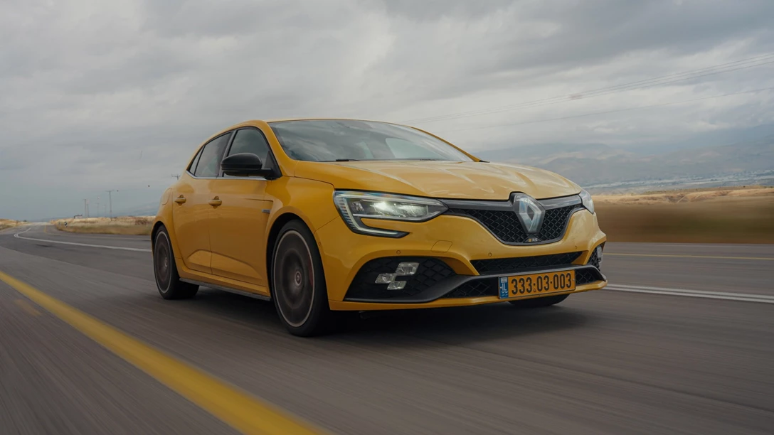 1696012-Renault Megane RS 2024.00_02_34_07.Still022-min.jpg