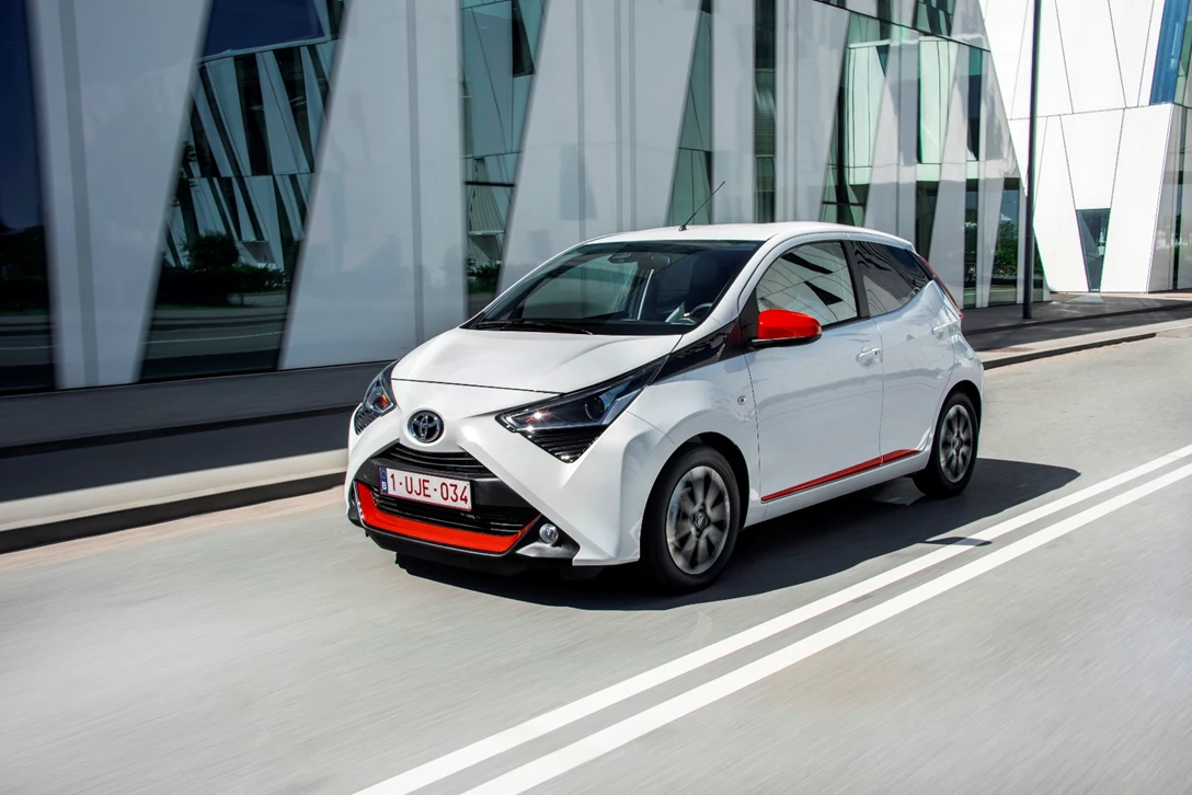 1597196-AYGO_White_022.JPG