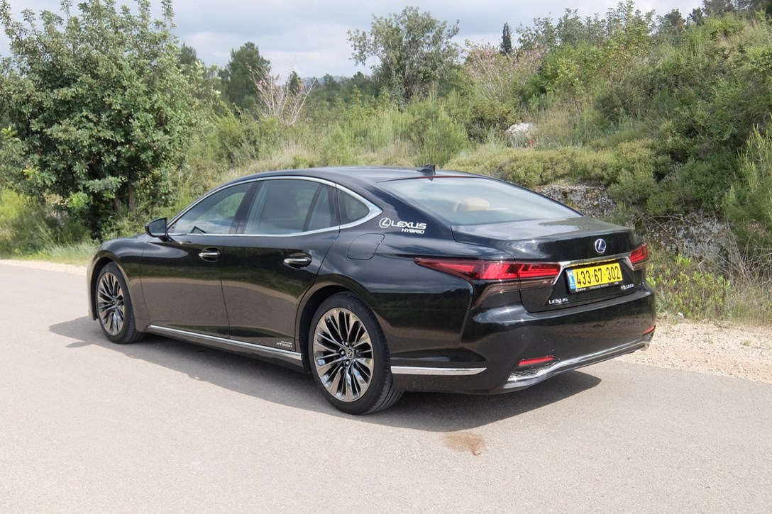 1643085-לקסוס LS מבחן דרכים - 9.jpeg