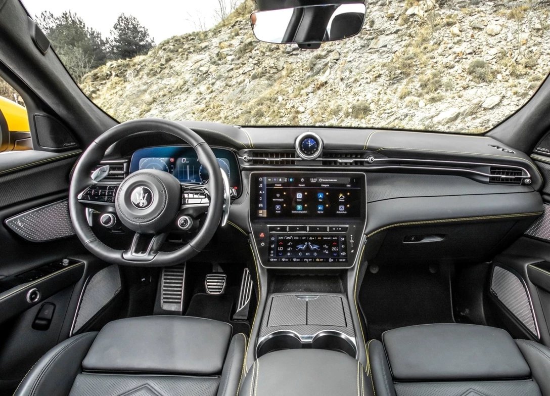 1685103-Maserati-Grecale-2023-13.jpg