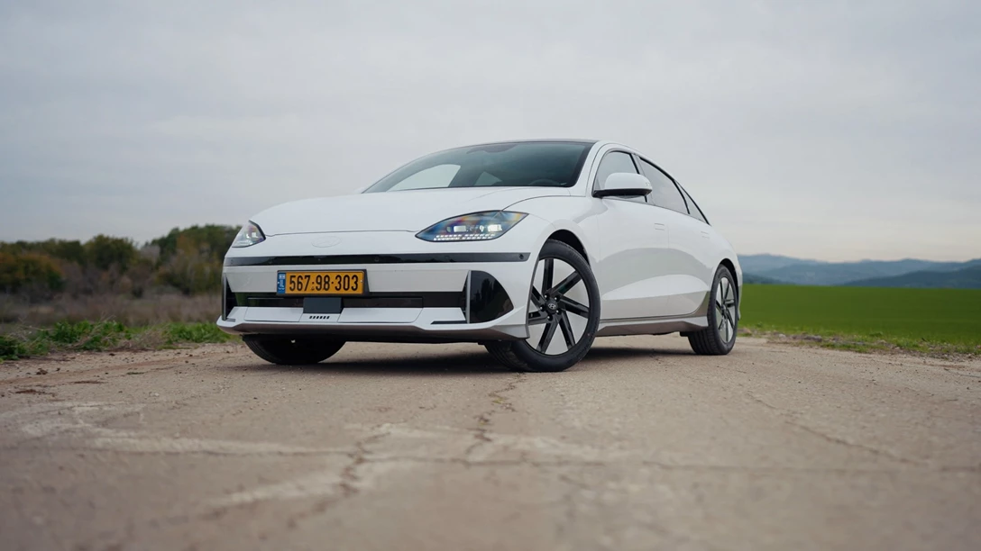 1695902-INTRODUCE - Hyundai IONIQ 6 2024.00_01_26_19.Still005-min.jpg