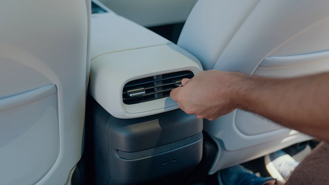 1701428-Xpeng G6 2024.00_37_15_17.Still070.jpg