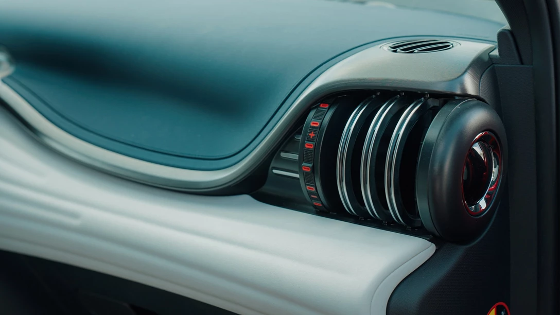 1672518-BYD ATTO 3.01_14_07_19.Still112 copy.jpg