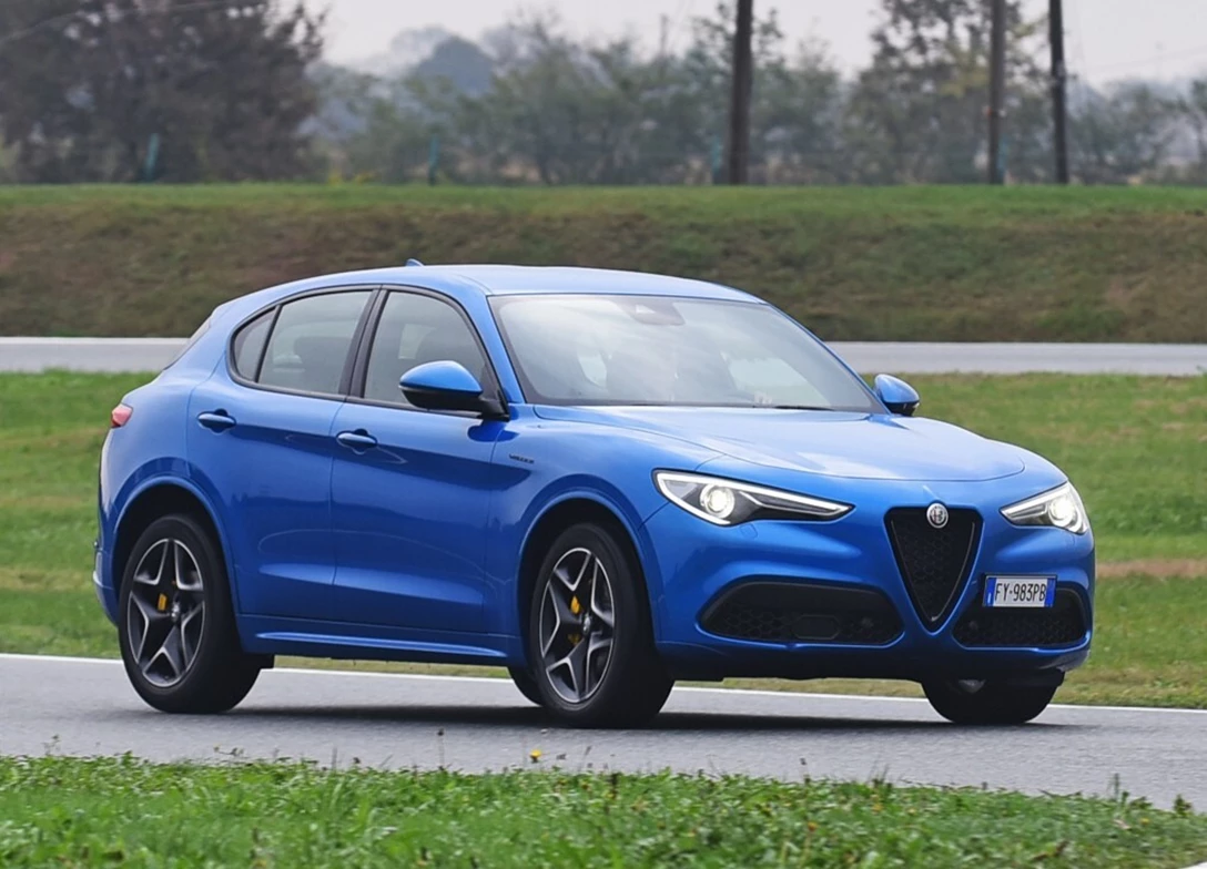 1685381-Alfa_Romeo-Stelvio-2023-01.jpg