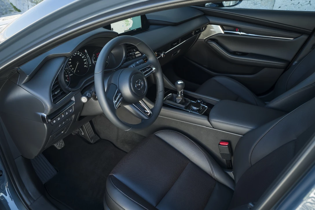 1612273-Mazda3_HB_Polymetal_interior-3_hires.jpg