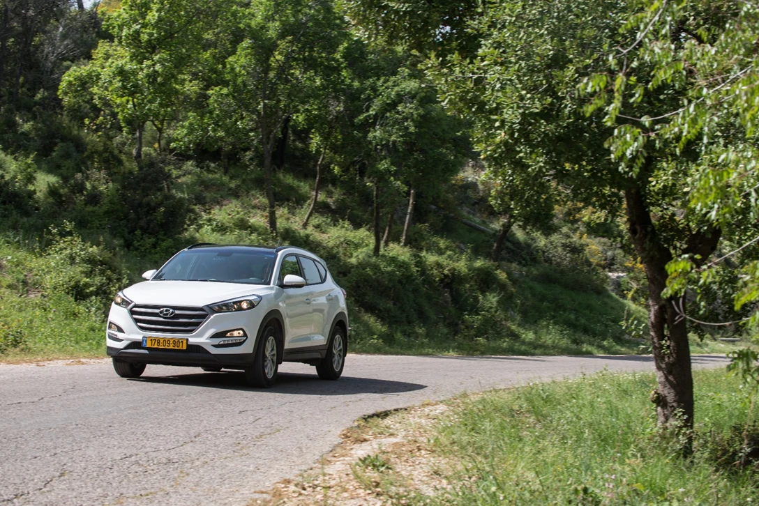 1594314-השוואתי פנאי - יונדאי טוסון מול מאזדה CX-5 מול פיגו 3008 מול קיה ספורטאז (11).jpg