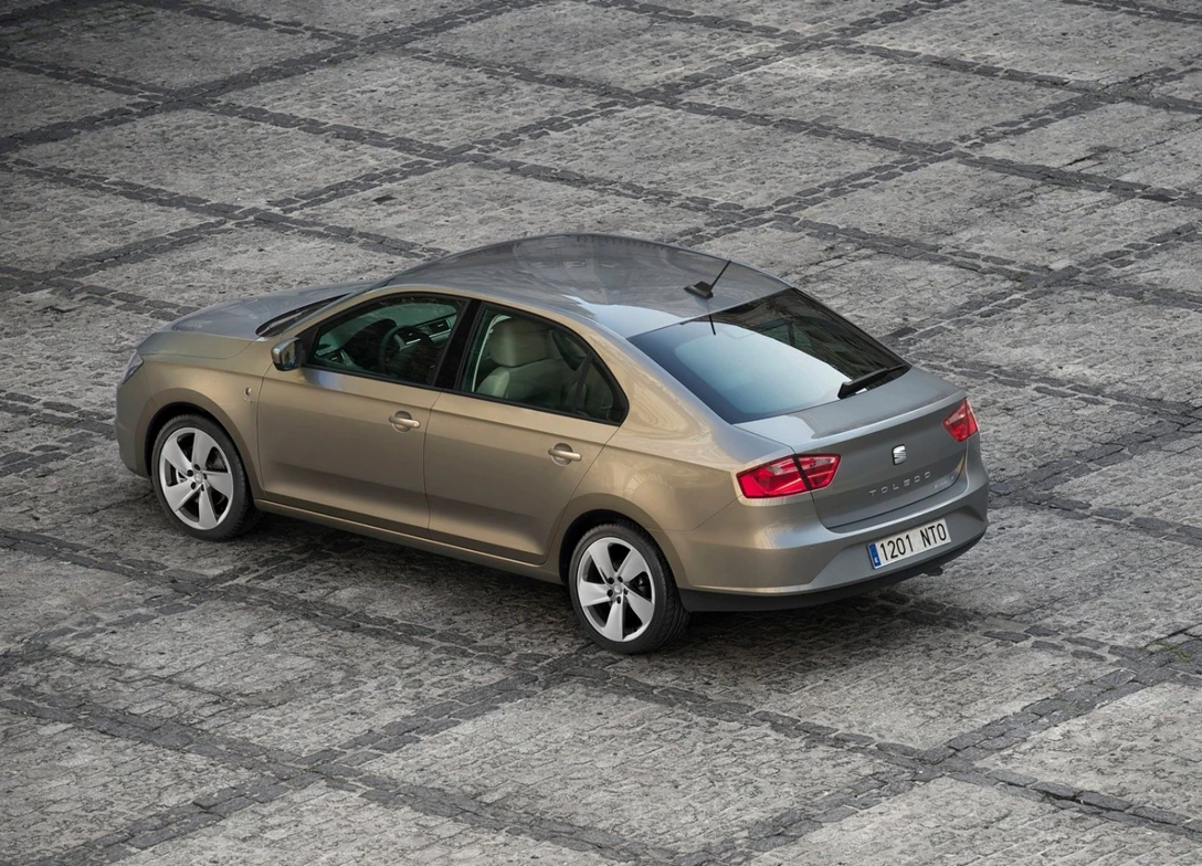 1689745-Seat-Toledo-2014-03.jpg