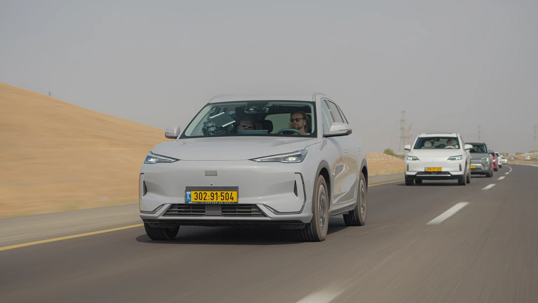 מבחן טווח 2025 - עד 200K.00_43_32_21.Still031-min.jpg