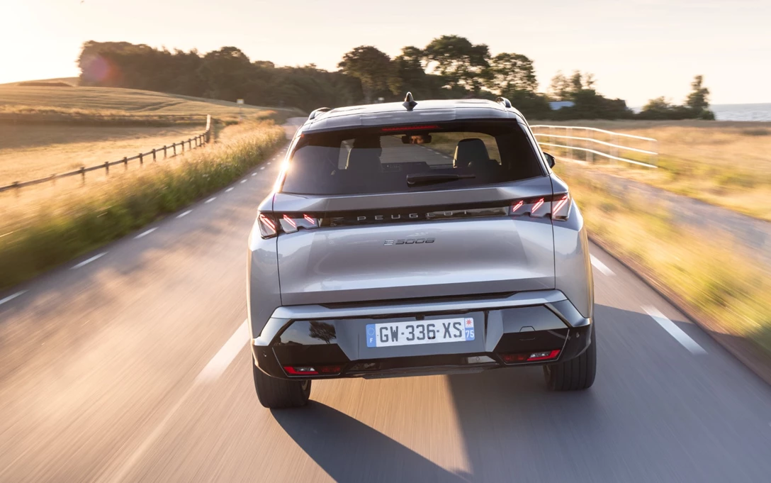 1698604-PEUGEOT_E5008TESTDRIVE_2406TC1086-min.jpg