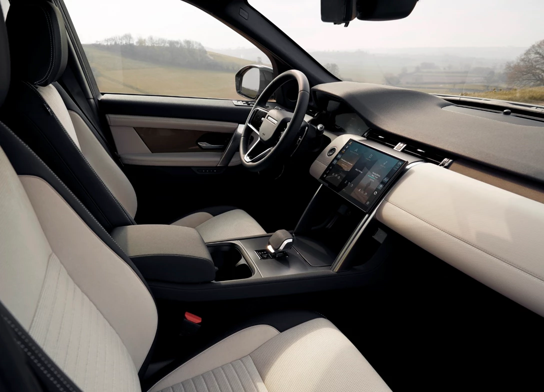 1697715-Land_Rover-Discovery_Sport-2024-05.jpg