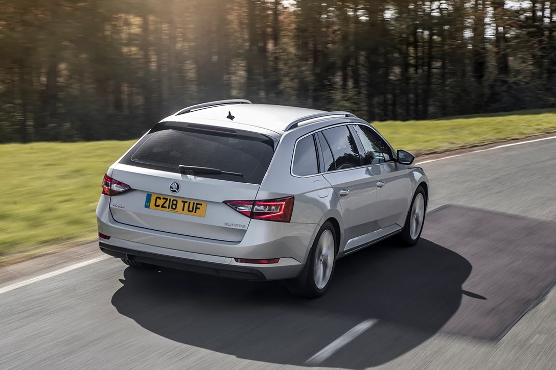 1596353-Armoured_Superb2_005 (1).jpg