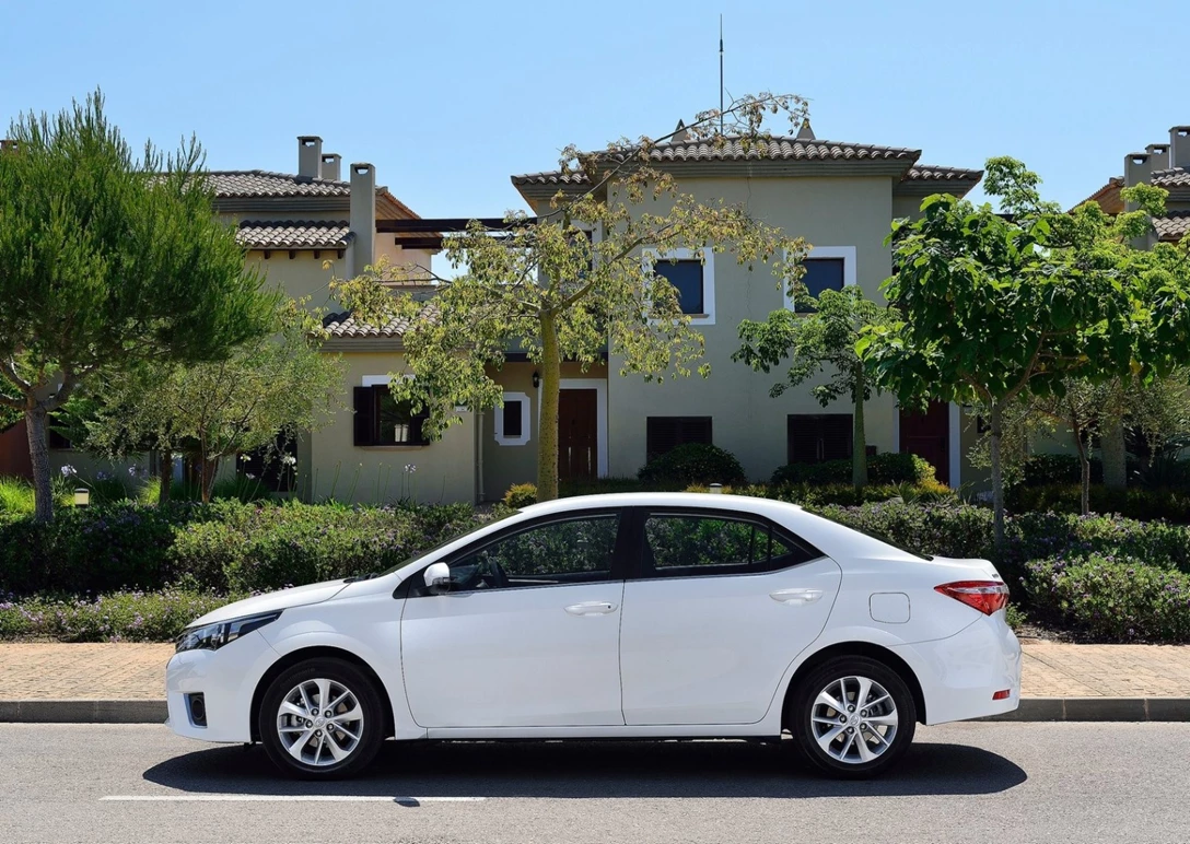 1635764-Toyota-Corolla_EU-Version-2018-04.jpg