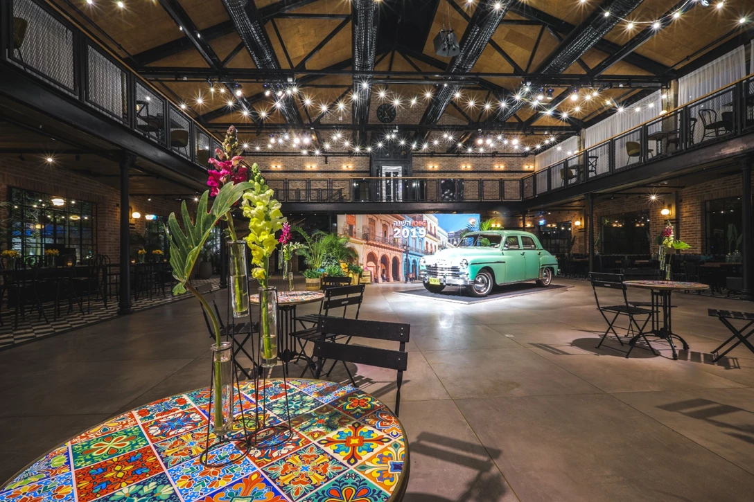 1611766-  (20 of 127).jpg