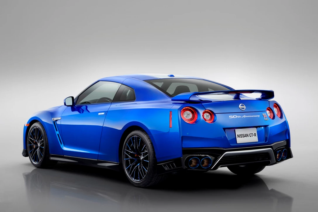1615309-190405_MY20_GT_R_Anniversary_Studio8.jpg