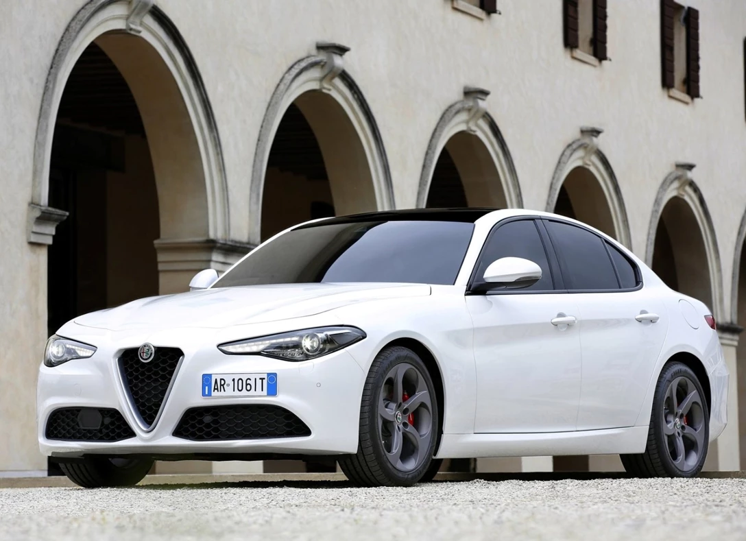 1658352-Alfa_Romeo-Giulia-2018-01.jpg