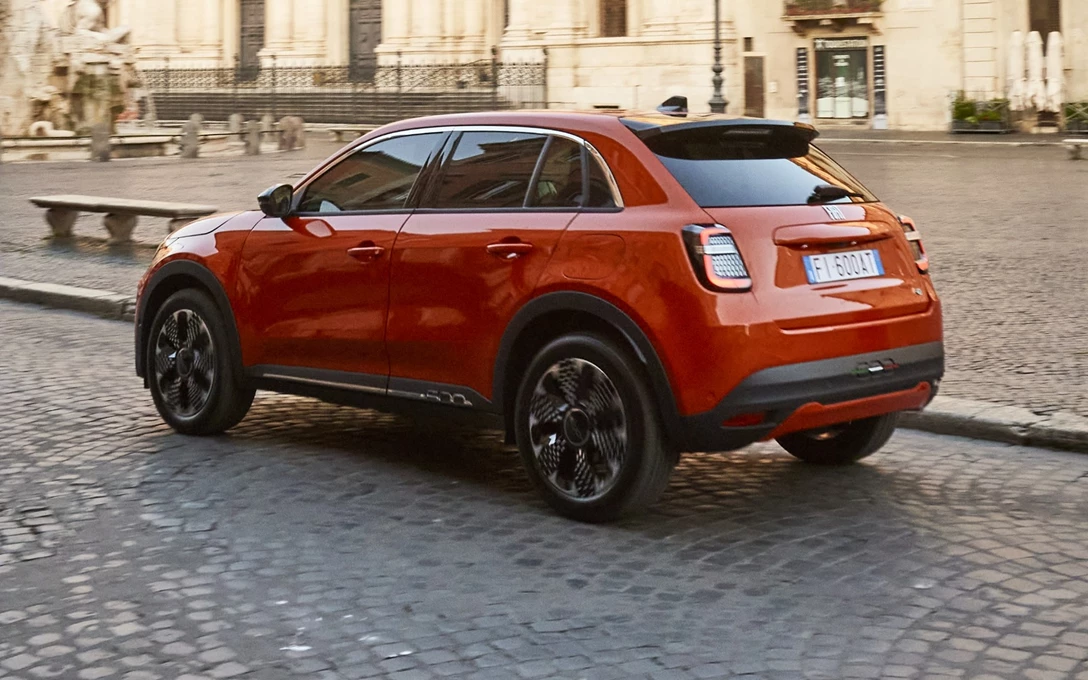 1684399-05_Fiat 600e La Prima-min.jpg