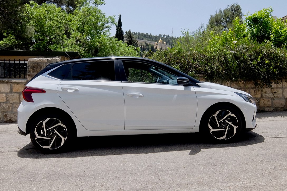 1643645-יונדאי i20 מבחן דרכים - 6.jpeg