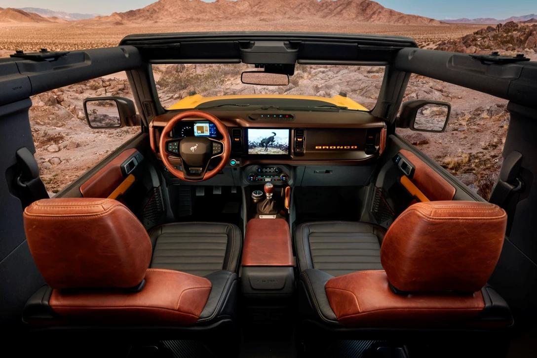 1633940-Bronco_2dr_Interior_03.jpg