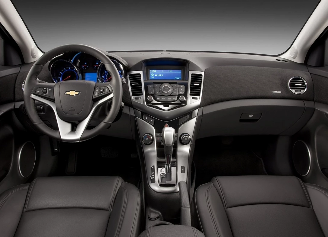 1689203-Chevrolet-Cruze-2015-08.jpg