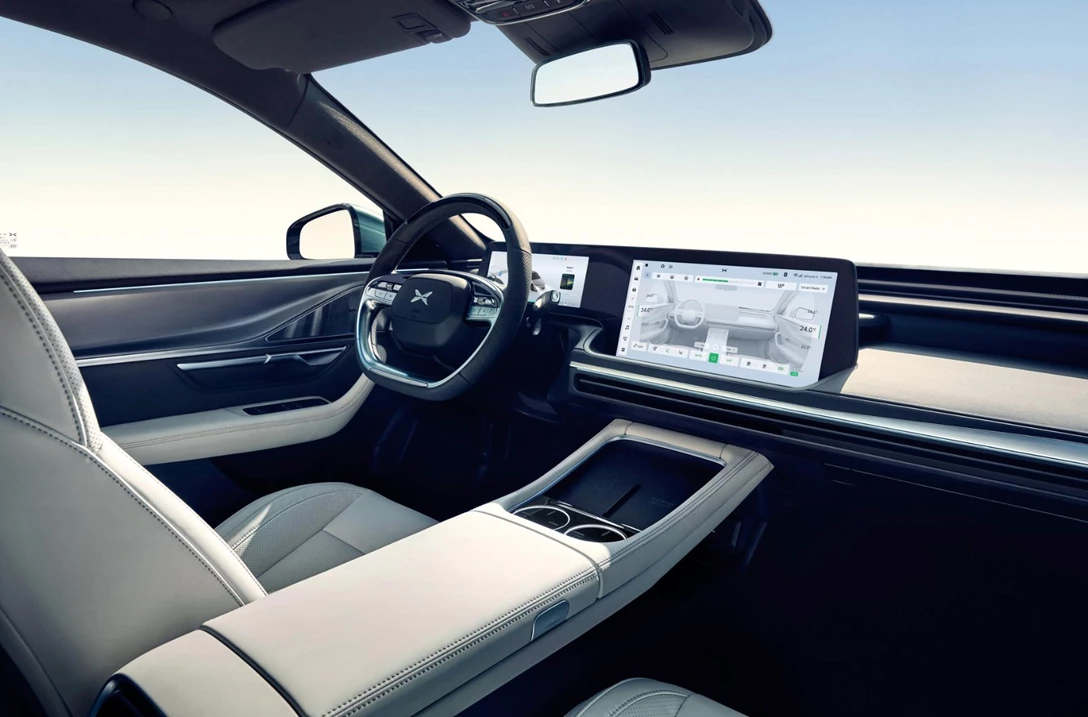 1687884-2023 P7 Front Interior.jpg