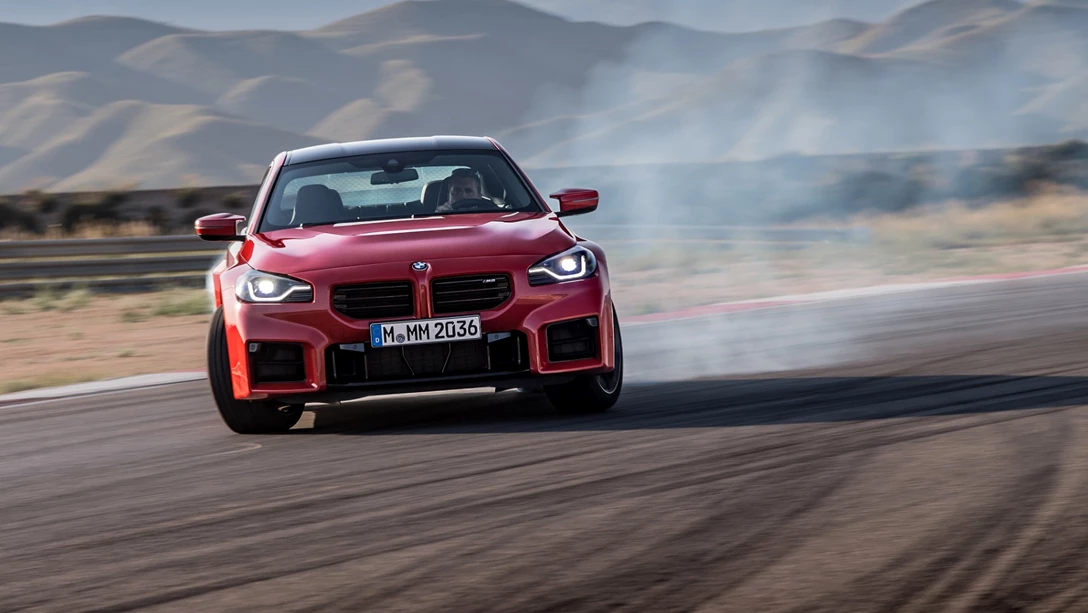 1684123-P90482700_highRes_the-all-new-bmw-m2-r.jpg