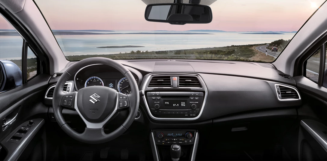 1649644-interior_cross turbo2 1920x945_0.jpg