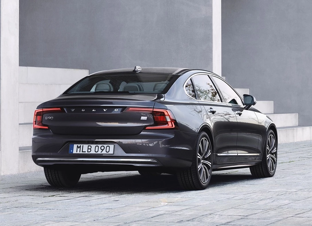 1685277-Volvo-S90-2023-02.jpg