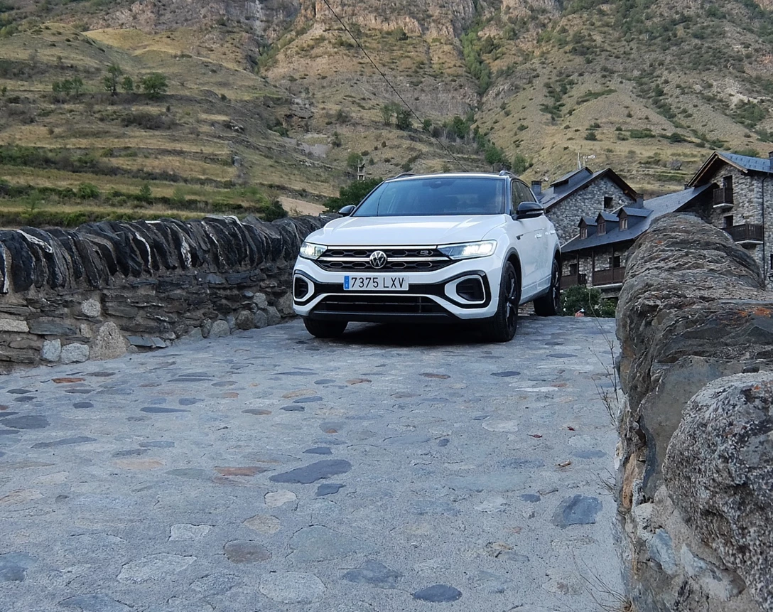 1691100-VW T-ROC 1.JPG