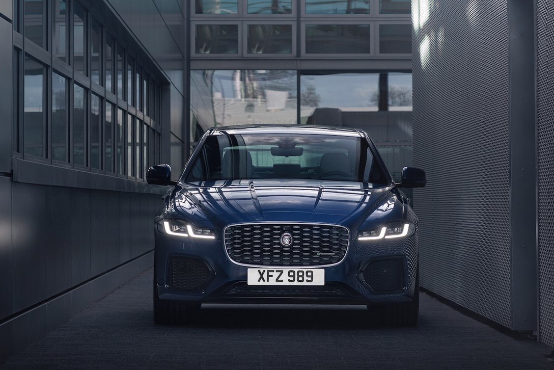 1635494-יגואר XF מתיחת פנים - 13.jpeg