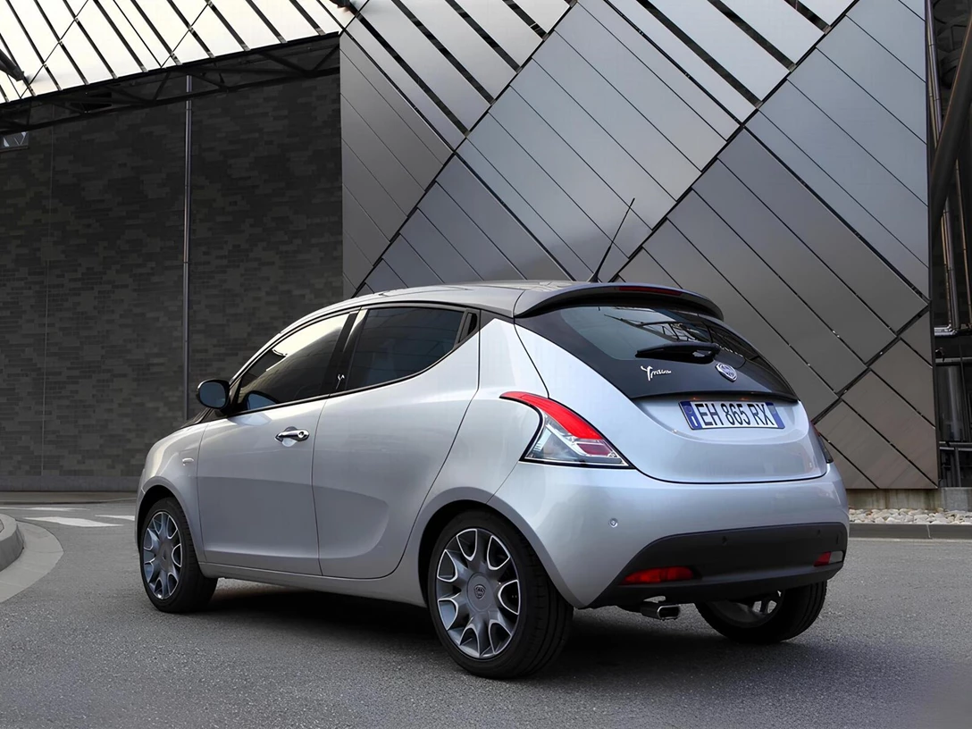 Lancia-Ypsilon-03.jpg