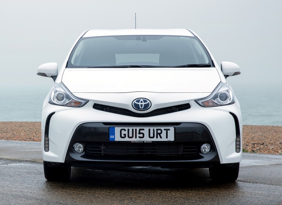 1657794-Toyota-Prius-Plus-2016-03.jpeg