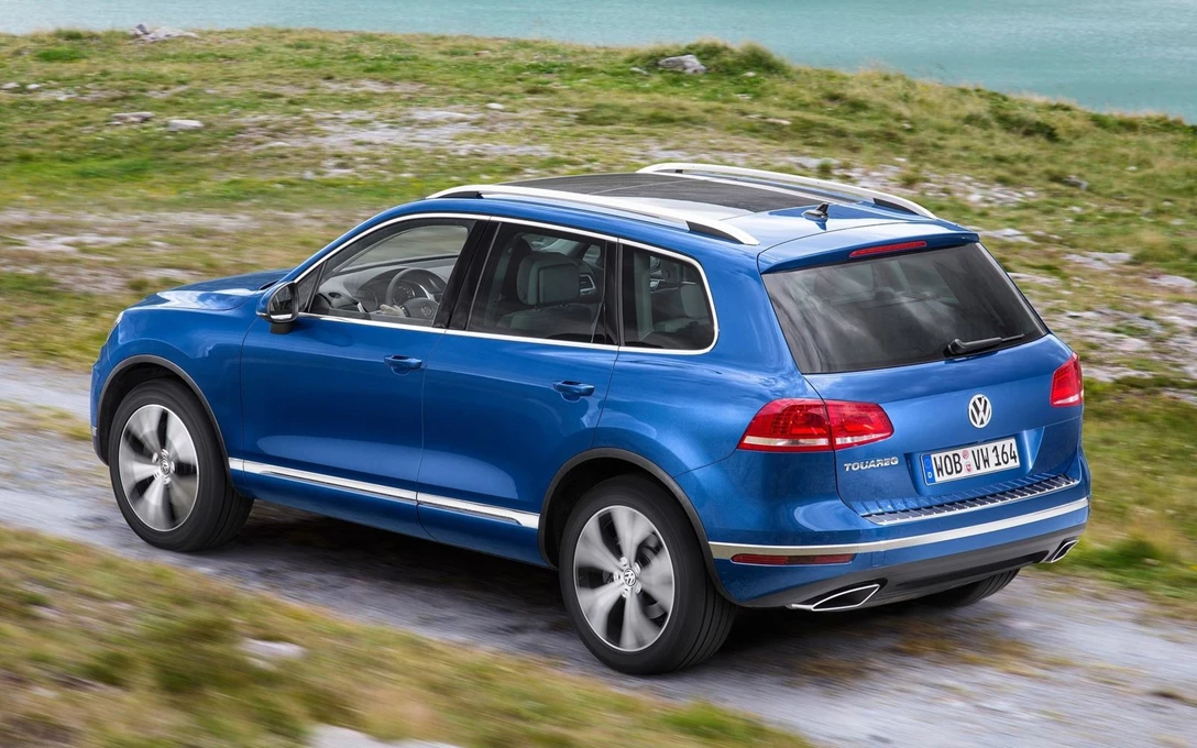 1697802-Volkswagen-Touareg-2015-1600-15.jpg