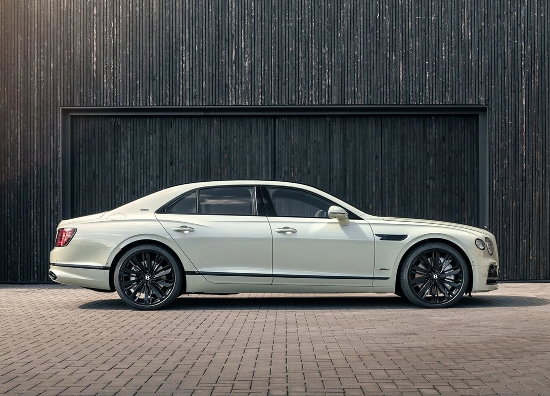 1683981-Bentley-Flying Spur-2023-01.jpg