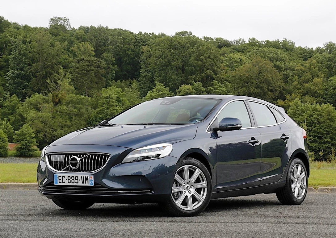 1664005-Volvo-V40-2017-01.jpg