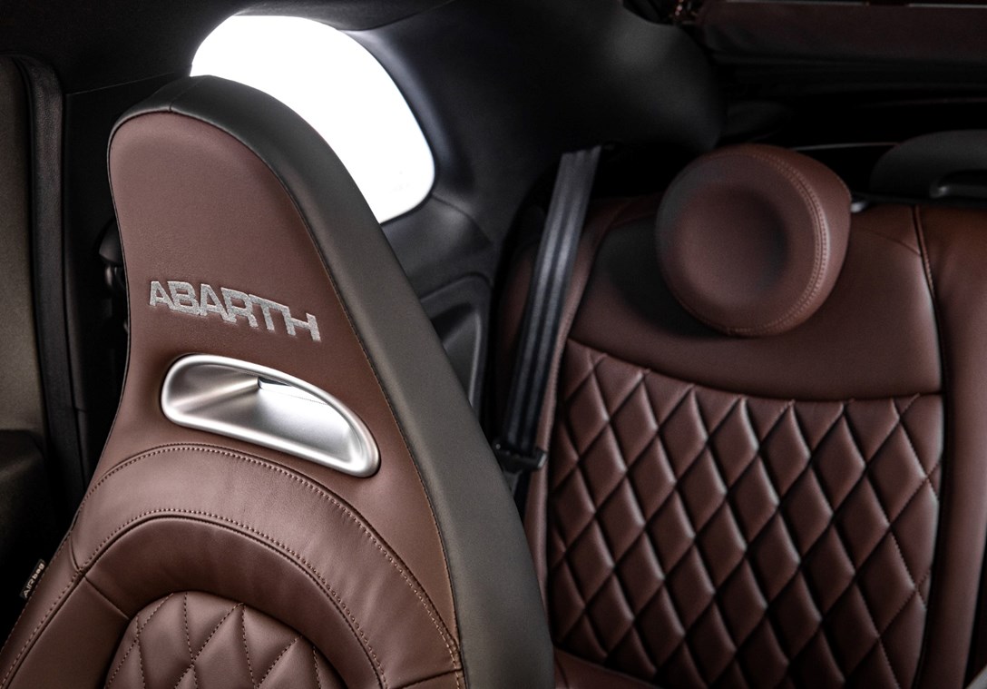 1677256-Abarth-595-2023-08.jpeg
