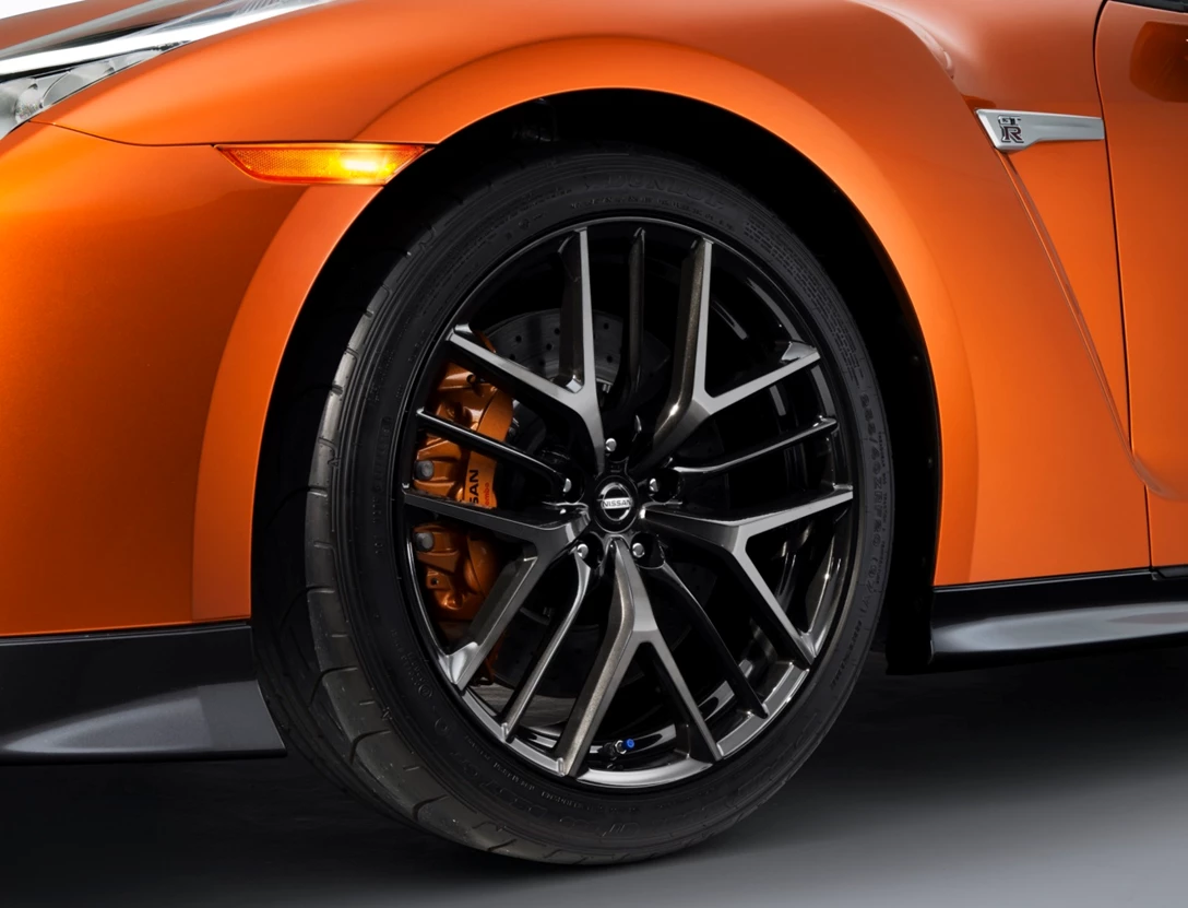 1582612-2017_nissan_gtr_32.jpg