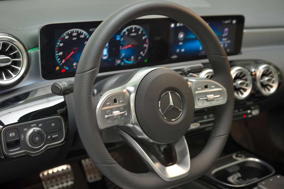 1621454-מרצדס CLA200 (11).jpg