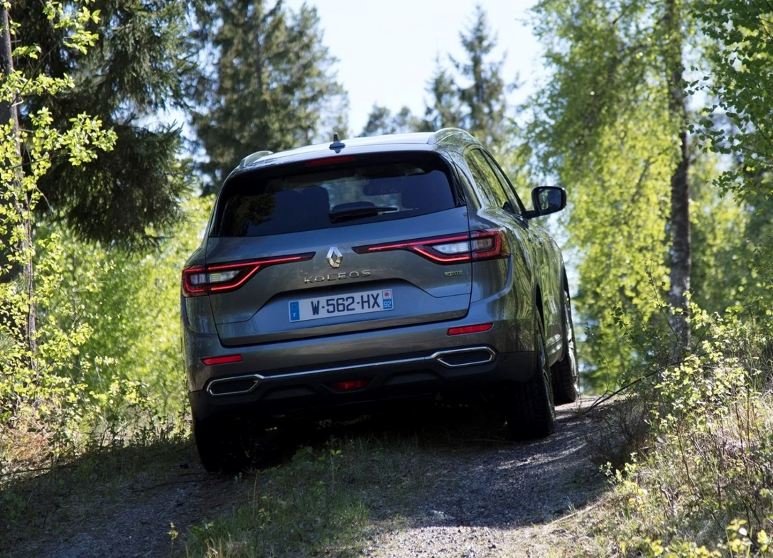 1657049-Renault-Koleos-2017-1600-56.jpg