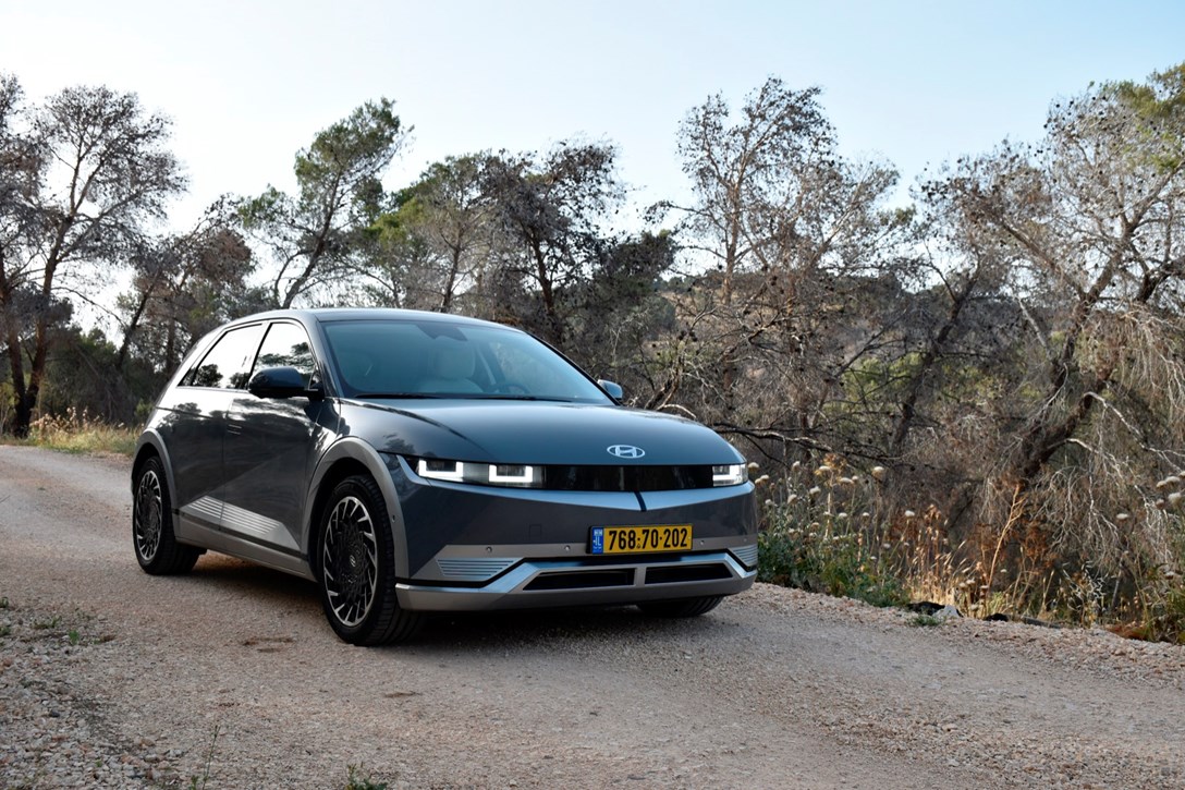 1660986-IONIQ54X4 - 3.jpeg