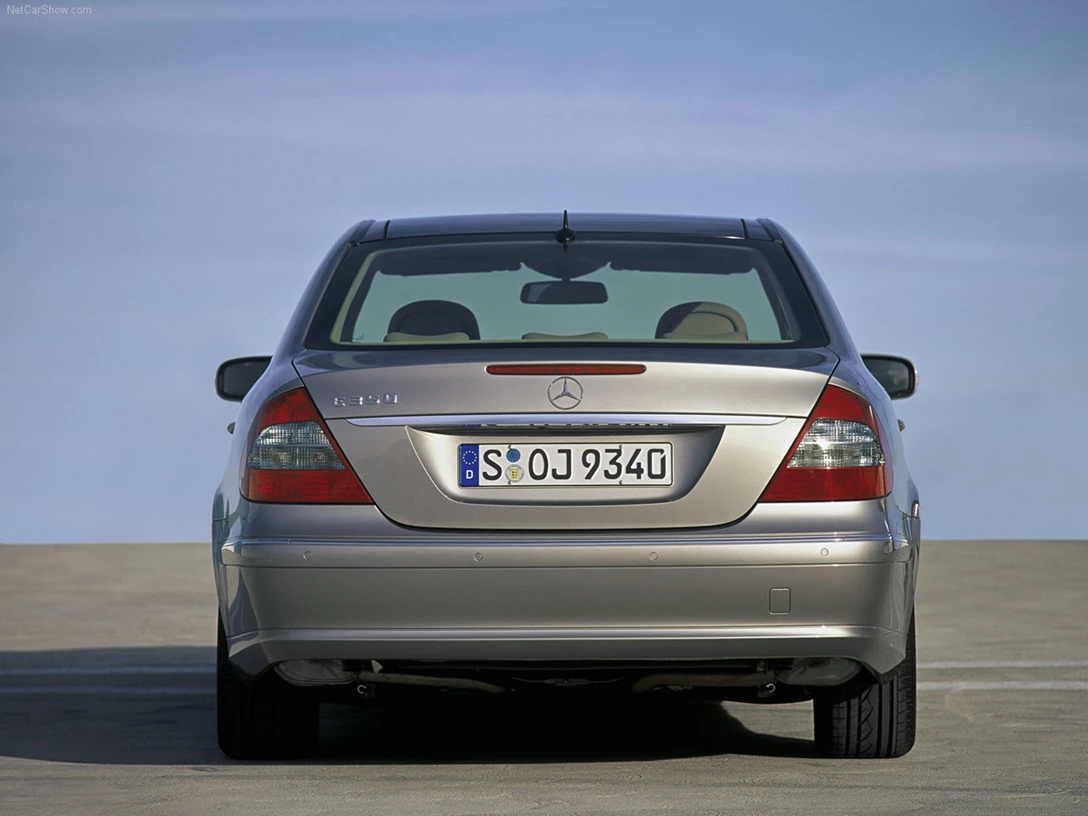 1590163-Mercedes-Benz-E-Class-2006 5.jpg