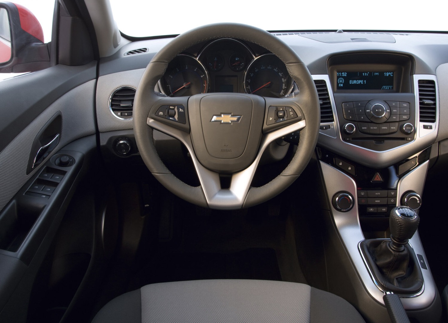 1689392-Chevrolet-Cruze-2009-05.jpg