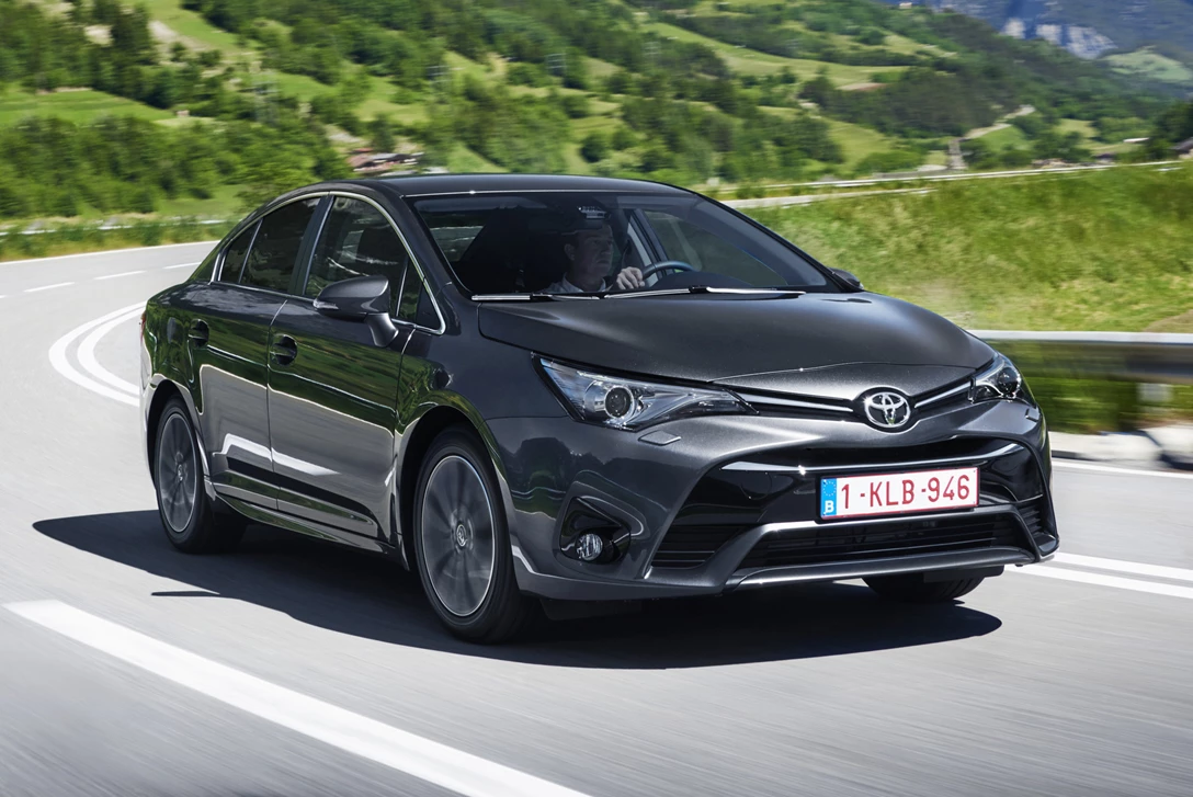 טויוטה אוונסיס 2015