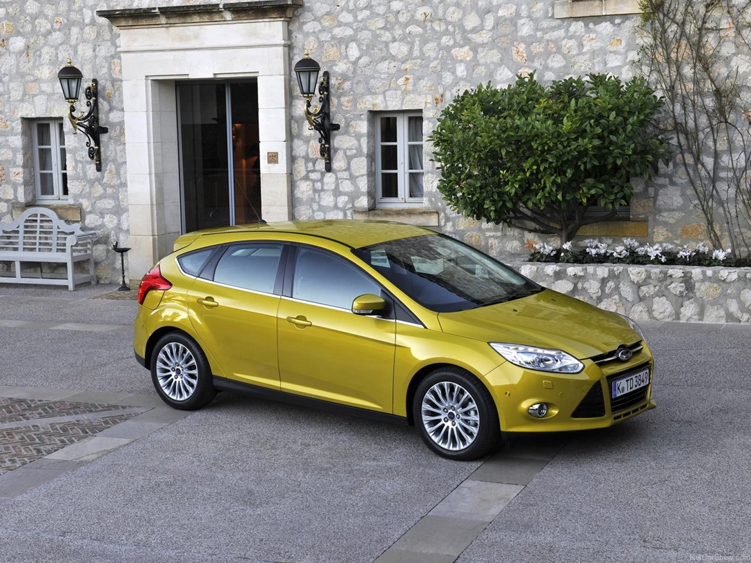 1701248-Ford-Focus-2011-1280-9c0d1b96450901a7adefe2cf61701c40f9.jpg