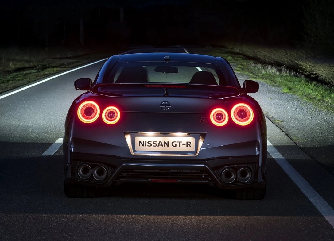 1670701-Nissan-GT-R-2021-04.jpg