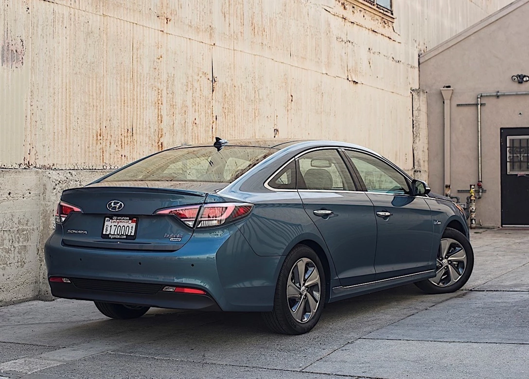 1647573-Hyundai-Sonata_Hybrid-2015-03.jpg