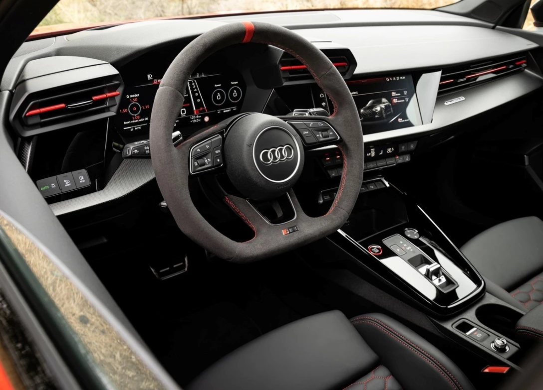 1698196-Audi-RS3-2024-05.jpg